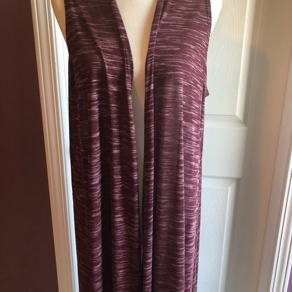 Lularoe Joy Vest Heathered burgundy red white sweater material medium sleeveless - Picture 2 of 7
